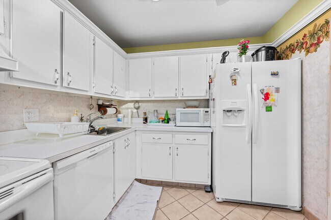 Building Photo - 8305 Casa Del Lago
