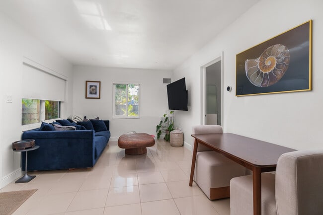 Building Photo - 1627 NE 17th Ter