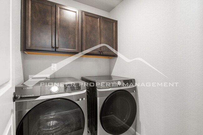 Building Photo - Contemporary Townhome in the Vibrant Interquest Low Maintenance Community with 2 car garage, Wash...