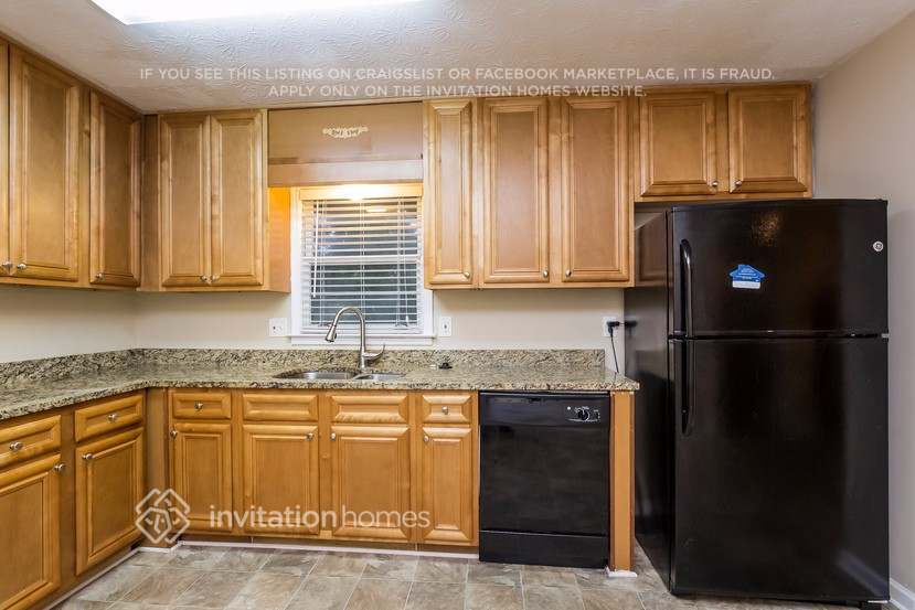 Building Photo - 1398 Yates Ave