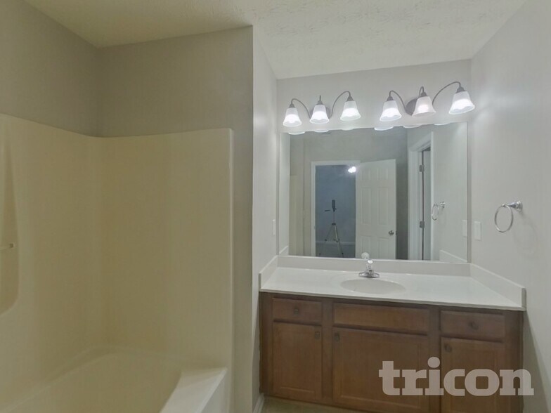 Building Photo - 750 Mountain Laurel Dr