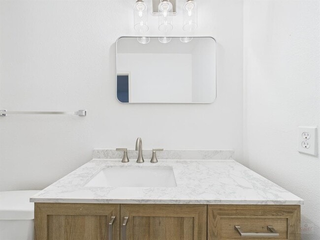 Building Photo - 1305 Hollow Creek Dr