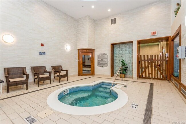 Building Photo - 10 City Pl