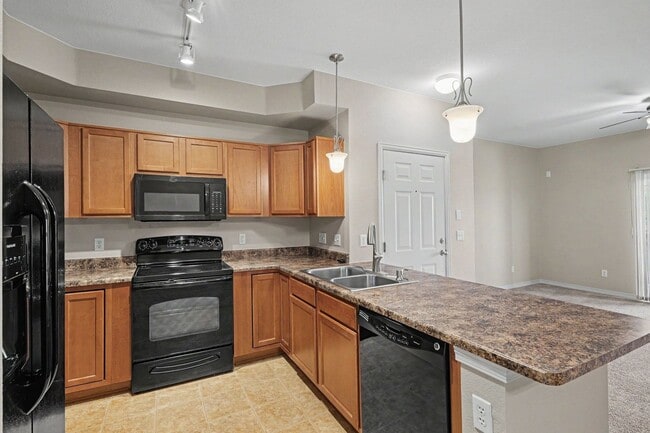 Building Photo - Beautifully Updated 2 Bed / 2 Bath Condo with Garage in Chatfield Bluffs