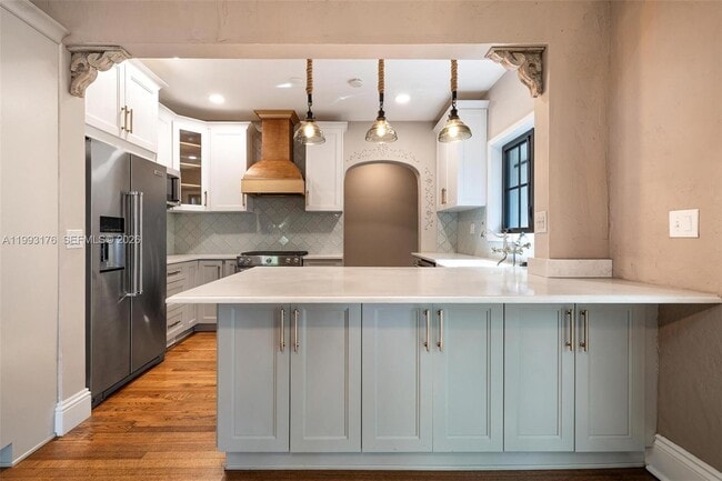 Building Photo - 447 Giralda Ave