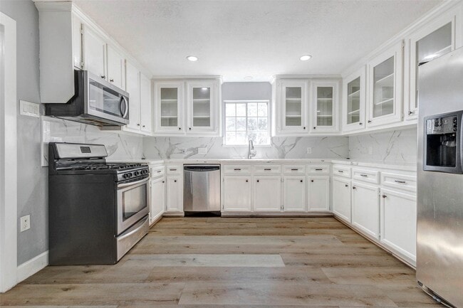 Building Photo - 611 Kenney St