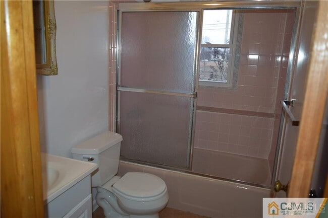 Building Photo - 5098 Scott St