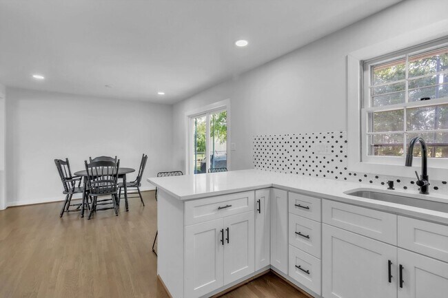 Building Photo - Updated 3 Bedroom, 2 Bath Home – Minutes from Fort Bragg!