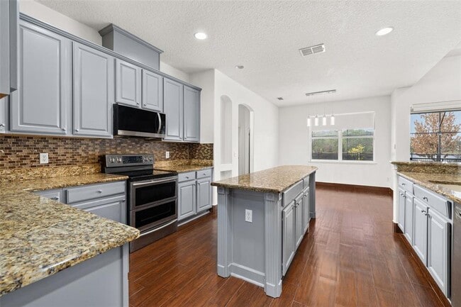 Building Photo - 9484 Walnut Crest Dr