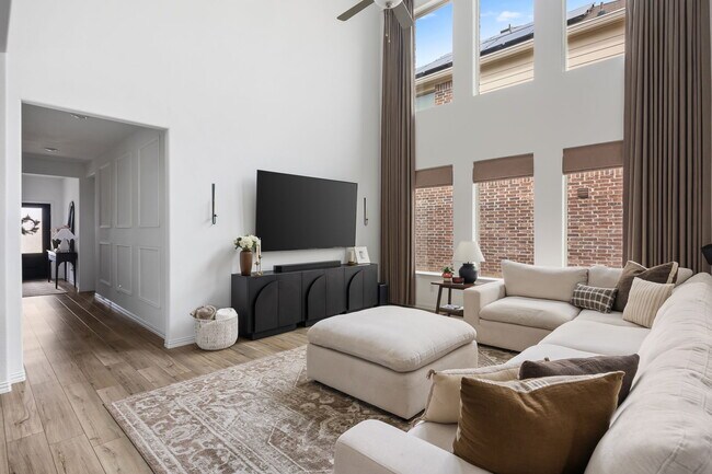 Building Photo - 10016 Thornapple Rd