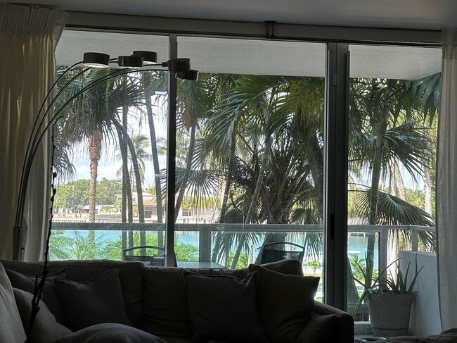 Building Photo - 5161 Collins Ave