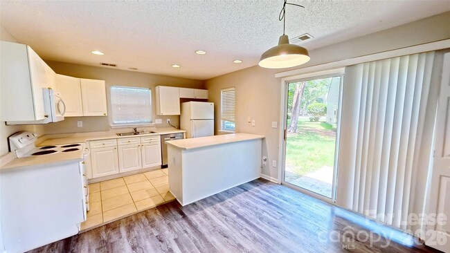 Building Photo - 2205 Cigar Ct