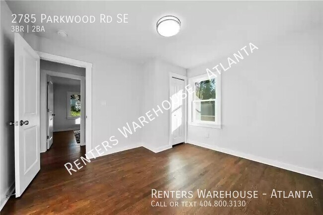 Building Photo - Gorgeous RENOVATION! 3 Bedroom in Heart of...