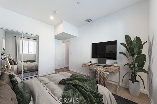 Building Photo - 14944 Moorpark St