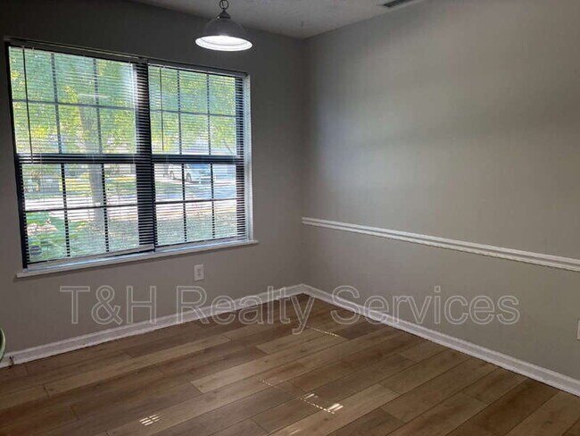 Building Photo - 5925 Dunmore Dr