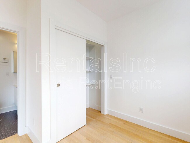 Building Photo - 1294 Grove St