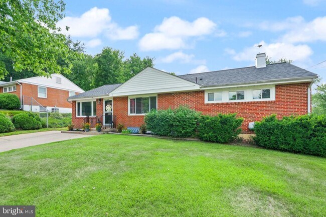 Building Photo - 6206 Hillview Ave
