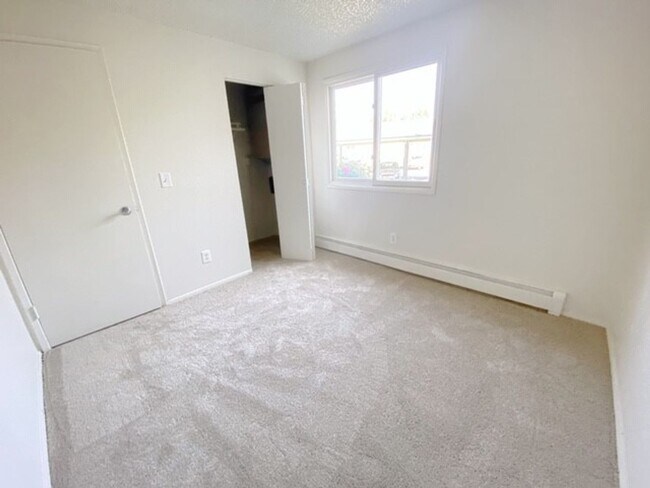 Building Photo - 4446 Reka Dr