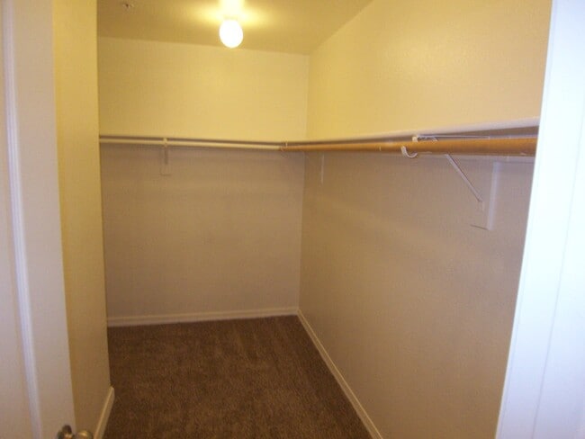 Building Photo - 1406 W Emerald Ave