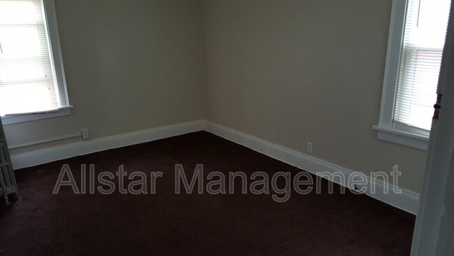 Building Photo - 13558 Cedar Rd