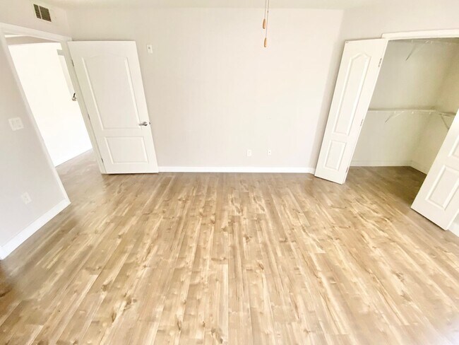 Building Photo - ADORABLE FIRST FLOOR CONDO UNIT 1 BEDROOM / BATH, LOCATED IN A GATED COMMUNITY!