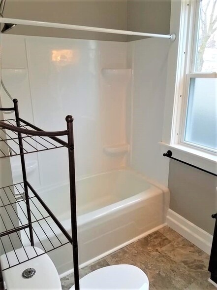 Building Photo - 2104 Folger Ct