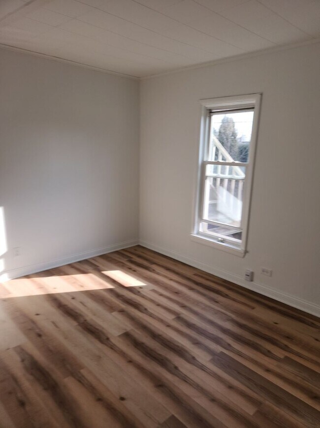 Building Photo - 264 N Jackson St