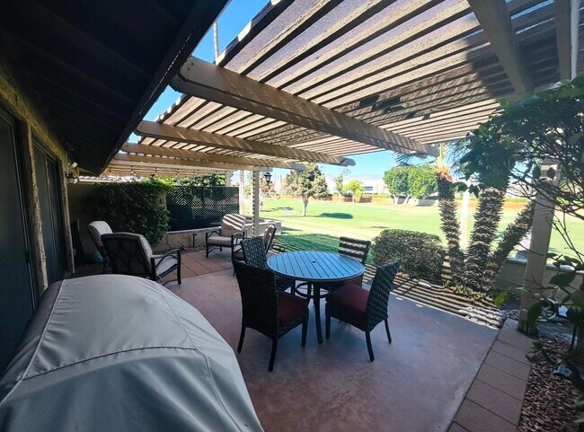 Building Photo - 41120 Woodhaven Dr E