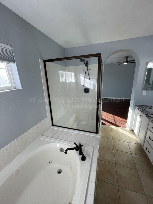 Building Photo - 2737 W Greens Dr