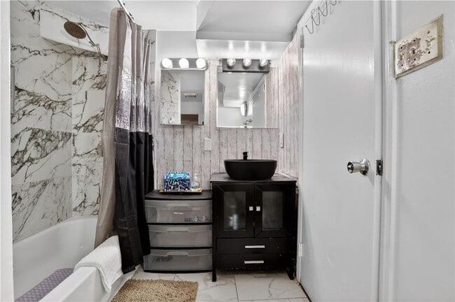 Building Photo - 843 Artwood Rd NE