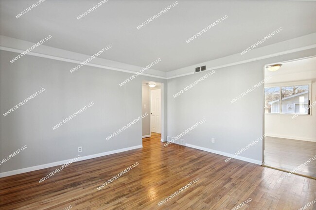 Building Photo - Charming 3-bedroom home on Lauren Ave. in ...