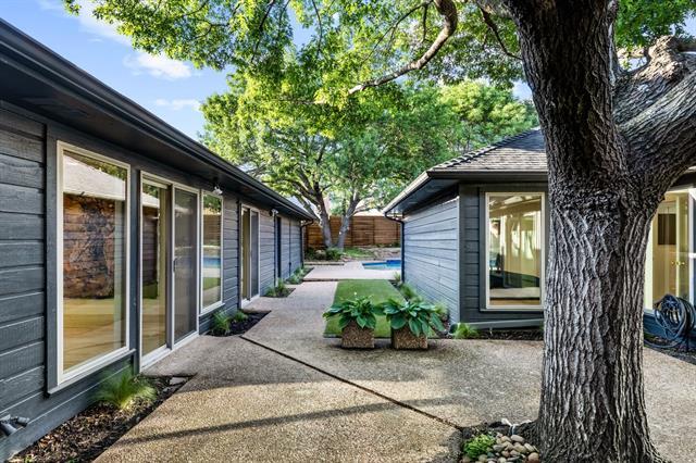 Building Photo - 9415 Hill View Dr