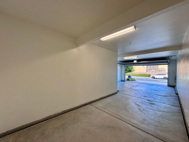 Building Photo - Welcome to this stunning 5 bedroom home fo...