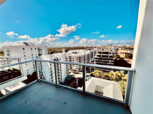 Building Photo - 1600 SW 1st Ave