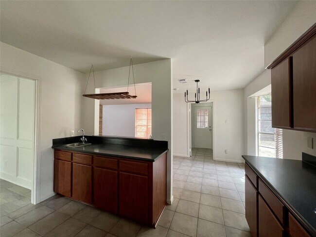 Building Photo - 21327 Park Tree Ln