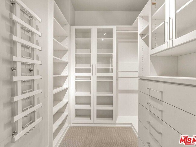 Building Photo - 1100 Alta Loma Rd