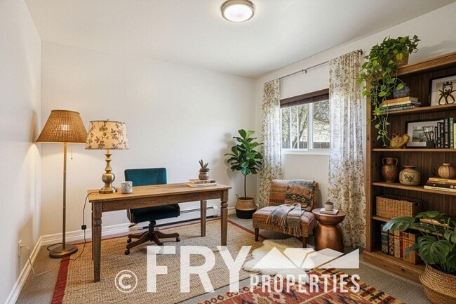 Building Photo - Spacious Sunnyside Home with Huge Yard