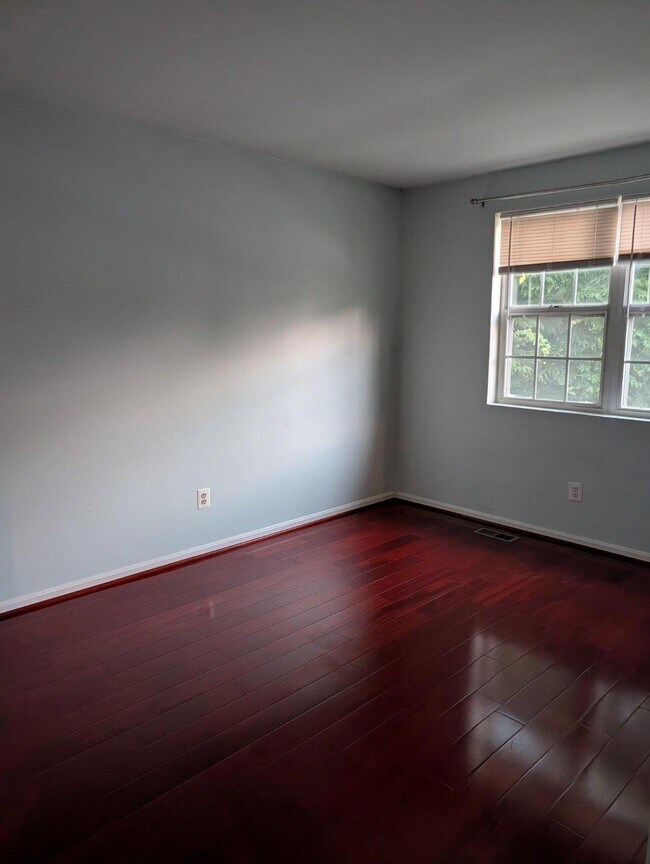 Building Photo - 24 Bristow Ct