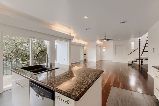 Building Photo - 10602 Knob Hill