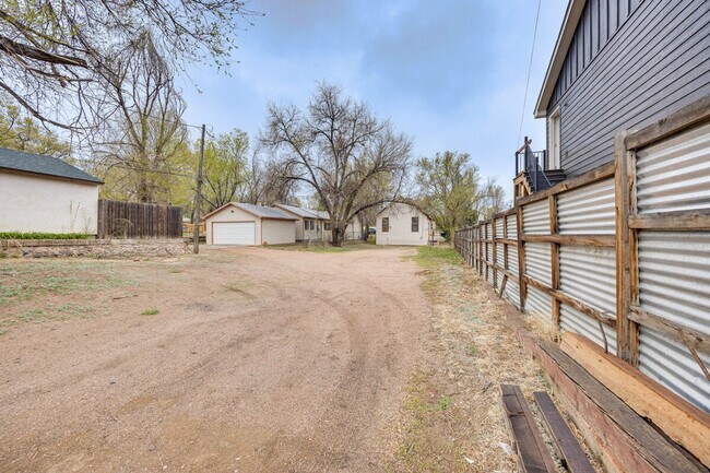 Building Photo - 744 E Cucharras St