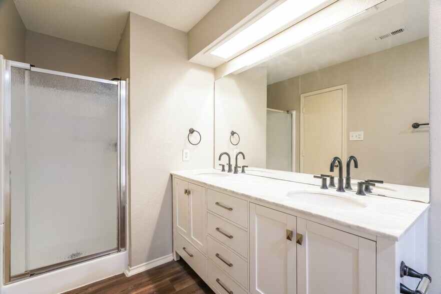 Building Photo - 5016 Santa Fe Ct