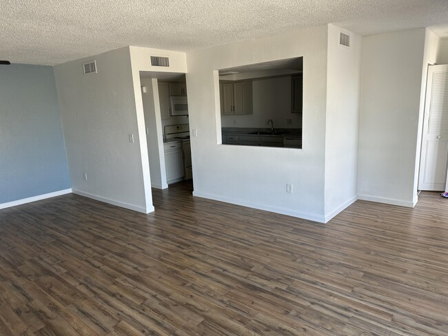 Building Photo - 10565 W Arica Rd