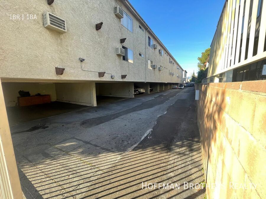 Building Photo - 13253 Vanowen St