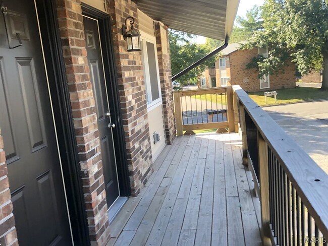 Building Photo - 2619 Sierra Dr