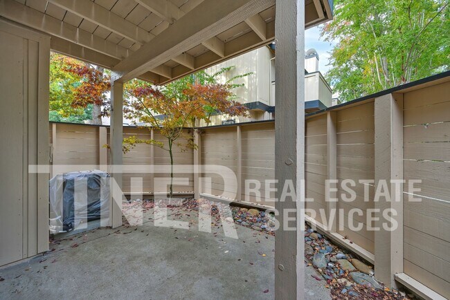 Building Photo - 9118 Madison Green Ln