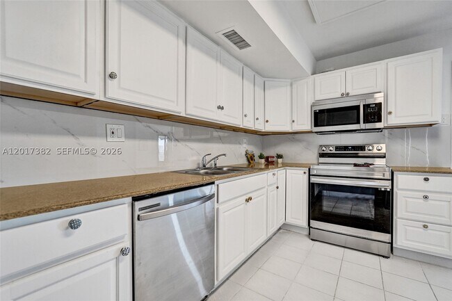 Building Photo - 1600 S Ocean Dr