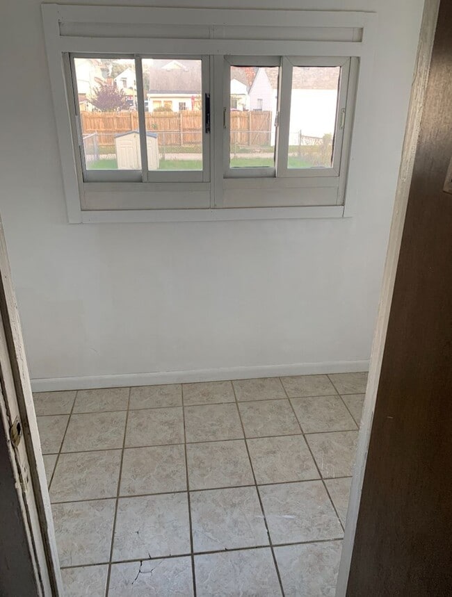 Building Photo - 3 Bed 1 Bath