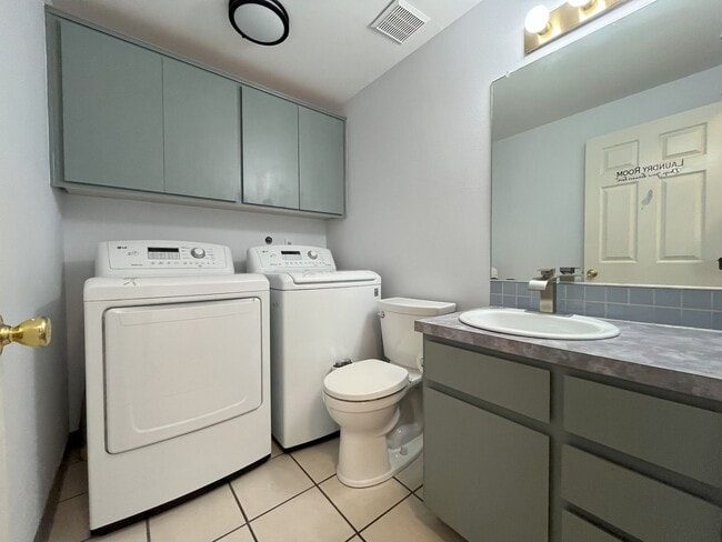 Building Photo - Spacious 4-Bedroom, 2.5-Bathroom Home with...