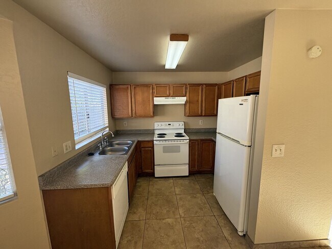 Building Photo - Eastside 4-bedroom 2.5-bathroom home with community pool