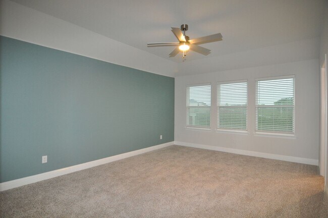 Building Photo - Modern traditional 3-2-2 in Princeton!